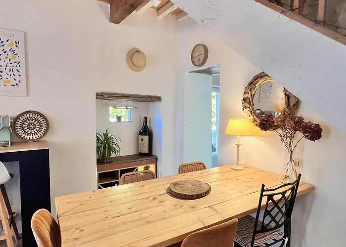 Charmante Maison Au Coeur De - Parking Лектур